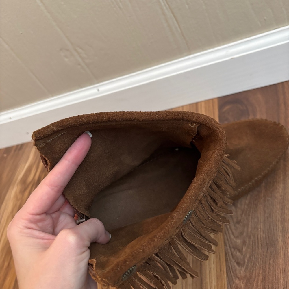 Minnetonka Moccasins 293 High Top Fringe Boot in Dusty Brown Suede - Picture 9 of 10